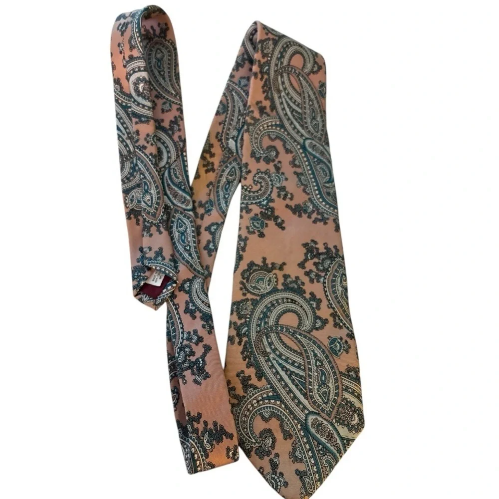 EXECUTIVE COLLECTION Mens tie,100% Italian silk, rose with blue and green design